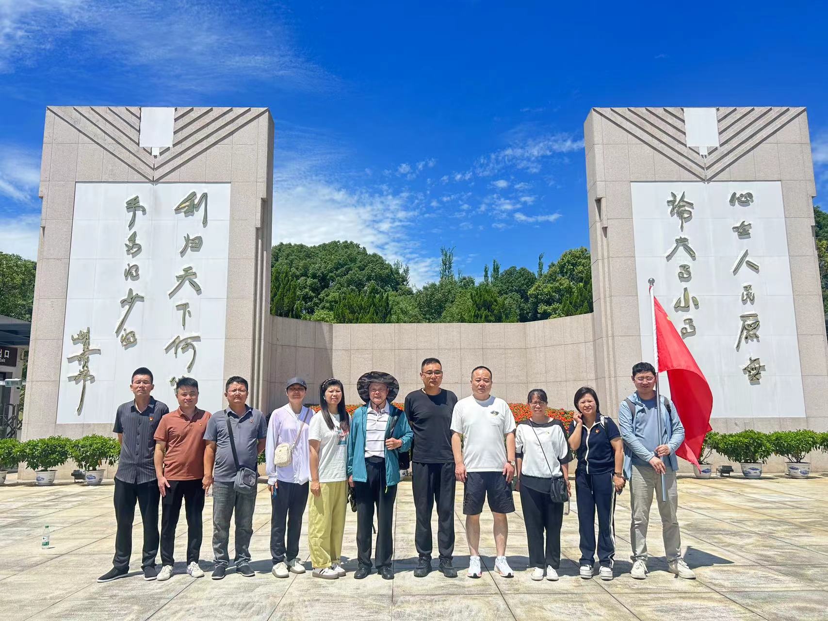 “傳承紅色基因 砥礪奮進(jìn)初心”-江西誠(chéng)建建筑工程集團(tuán)有限公司黨支部赴共青城開展黨建活動(dòng)